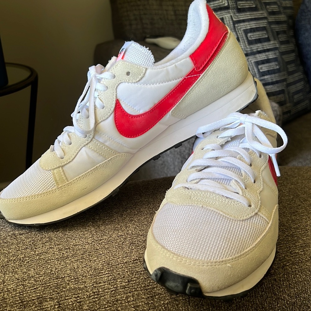 Challenger OG “White University Red” Nike Sneakers